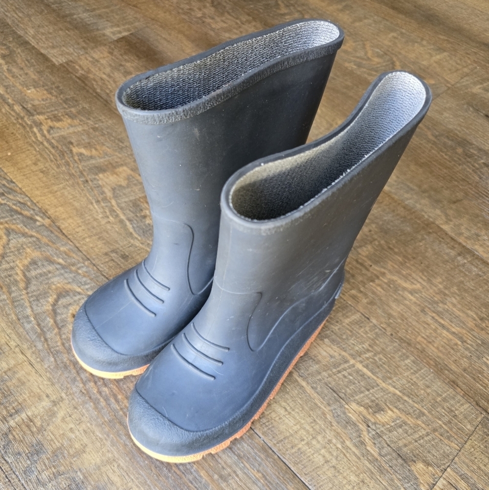 Kids Black Rubber Boots Size 1